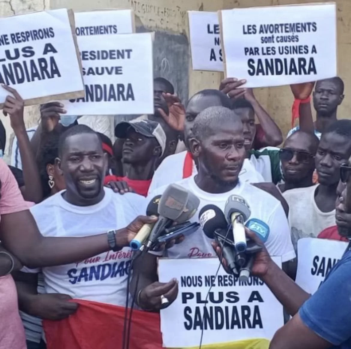 Mbour : le collectif « Les Amis de Omar SARR » dénonce la détention prolongée du lanceur d’alerte